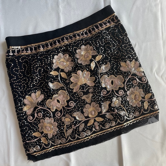 Chelsea & Violet Black Skirt With Gold Floral Sequins, Womens Size Small - Picture 6 of 8